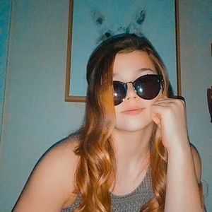 Meet your Posher, Caitlyn